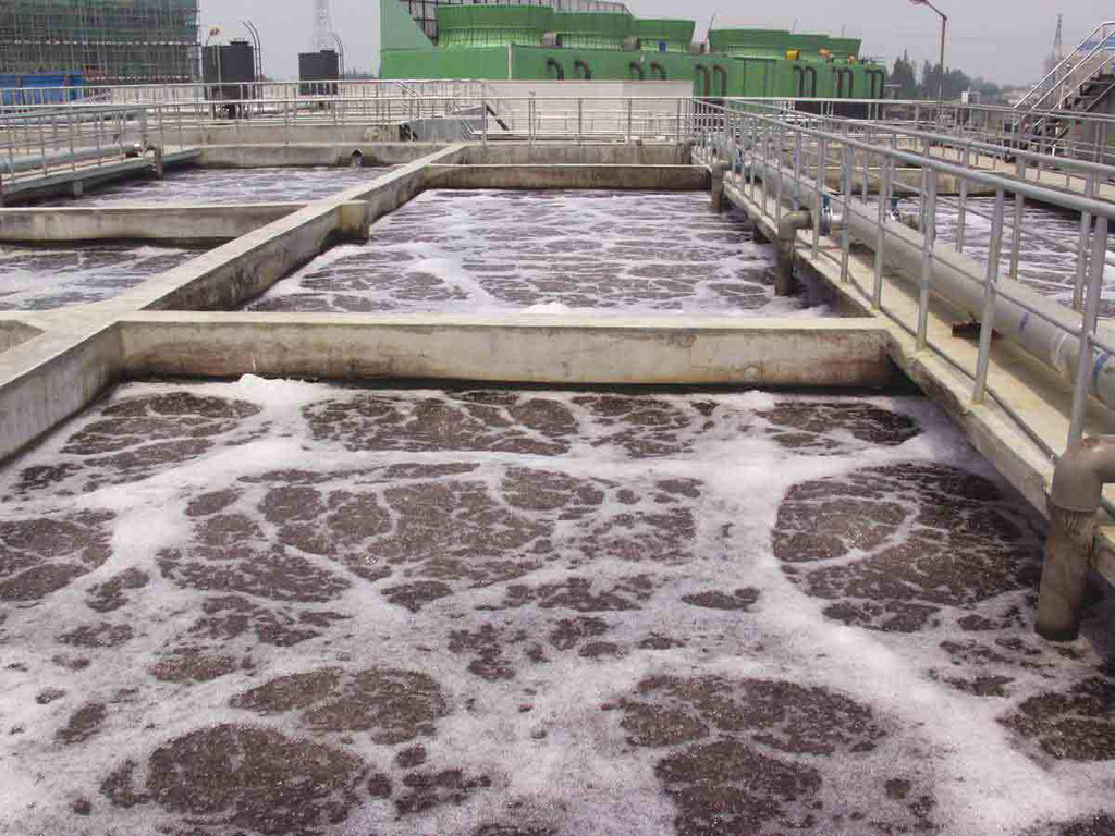 聚丙烯酰胺污水處理現(xiàn)場(chǎng) 聚丙烯酰胺污水處理現(xiàn)場(chǎng)